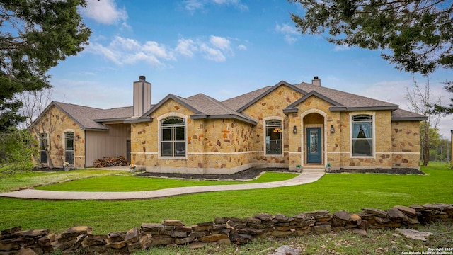 single story home featuring a front lawn