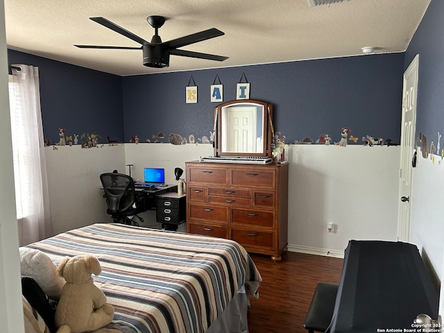 bedroom featuring ceiling fan, a textured ceiling, and dark wood-type flooring