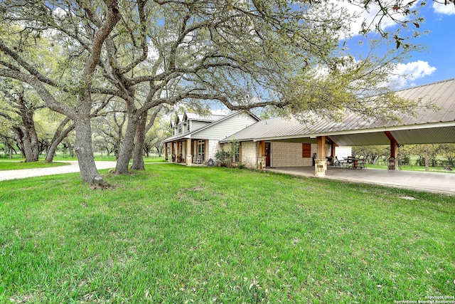 view of front of property with a front lawn