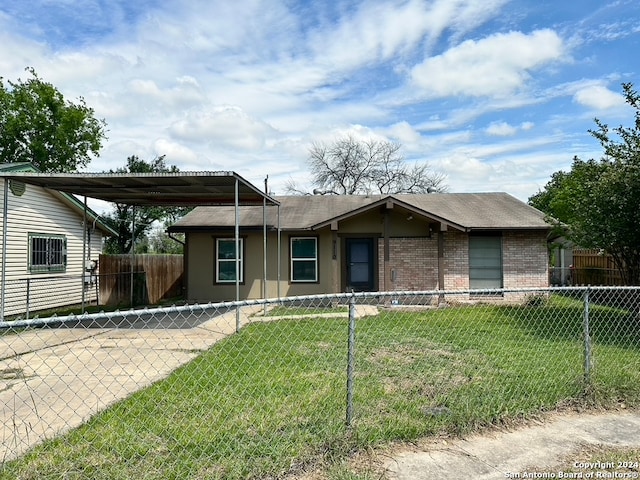 single story home featuring a front lawn