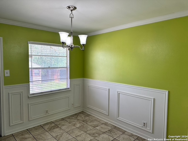 tiled empty room with a notable chandelier and crown molding