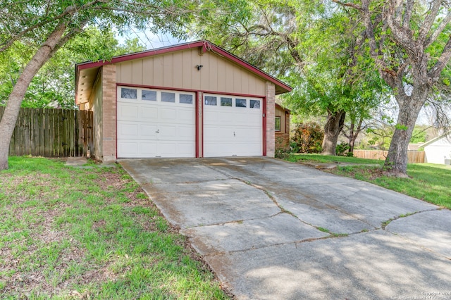 exterior space featuring a lawn