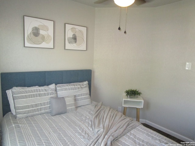 bedroom featuring ceiling fan