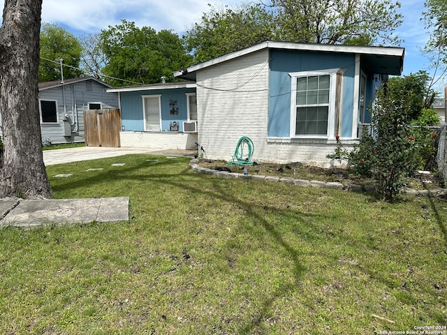 view of front of home with a front lawn