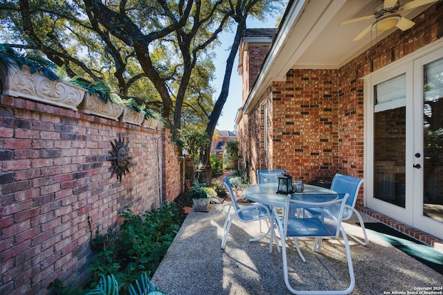 view of terrace featuring ceiling fan