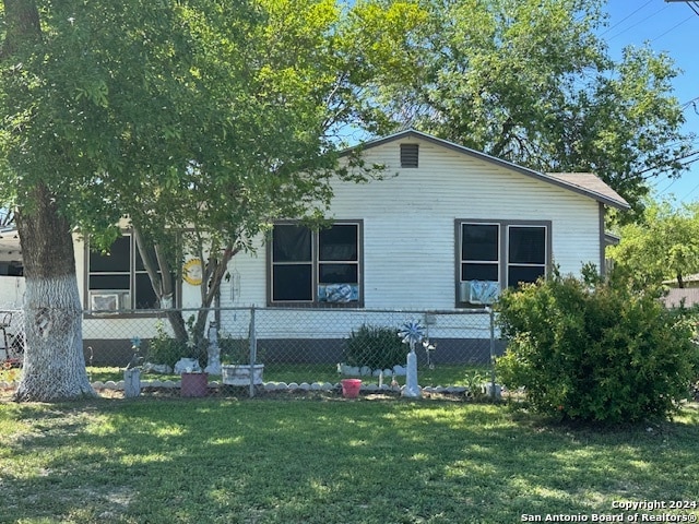 view of front of property with a front lawn