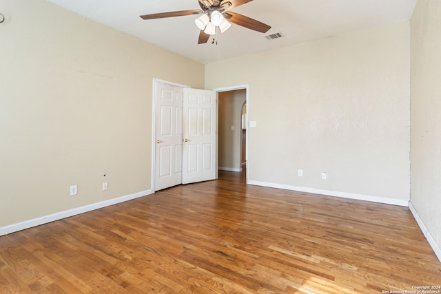 empty room with light hardwood / wood-style floors and ceiling fan