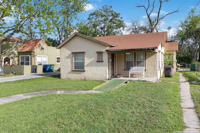 bungalow-style house with a front yard