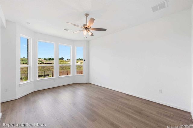 unfurnished room with wood-type flooring and ceiling fan