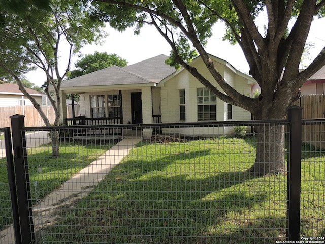 view of front of property with a front yard