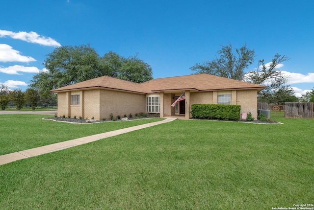 single story home featuring a front lawn