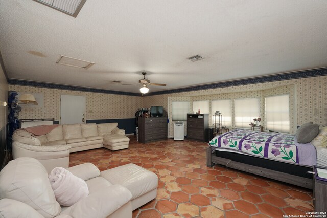 bedroom featuring a textured ceiling and ceiling fan