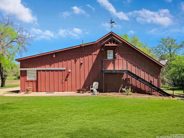 view of shed / structure with a yard