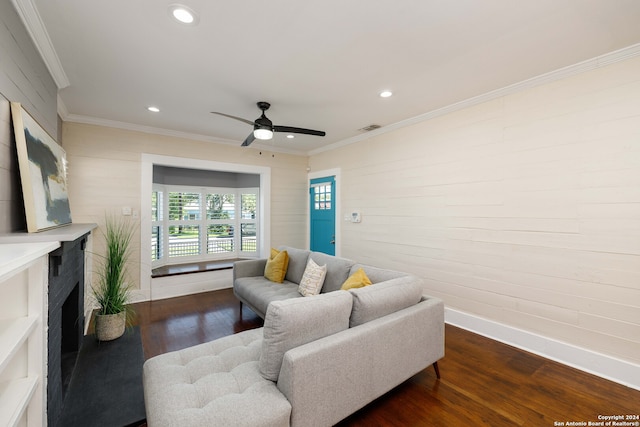 living room featuring hardwood / wood-style flooring, ornamental molding, and ceiling fan