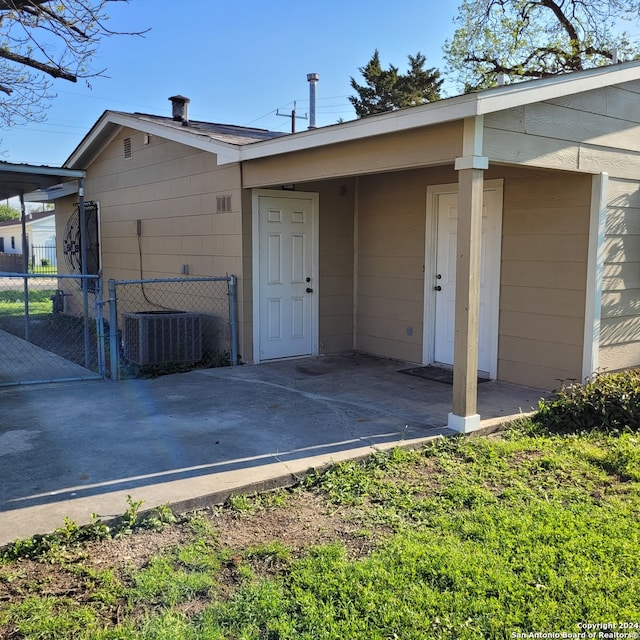 exterior space featuring a carport