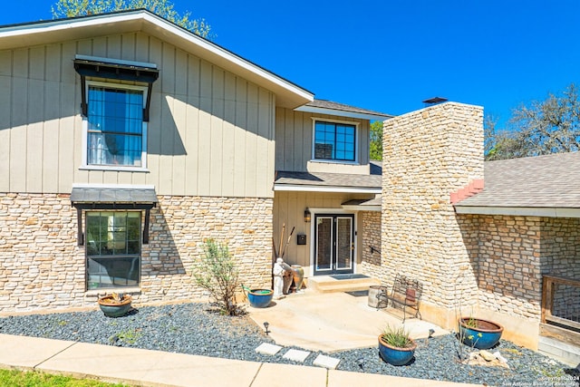 view of front of property with a patio