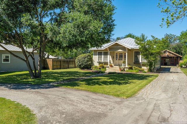 view of front of house featuring a front yard