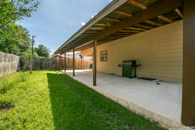 view of yard with a patio area