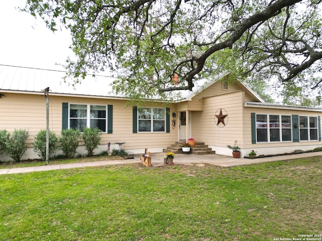 ranch-style house with a front yard