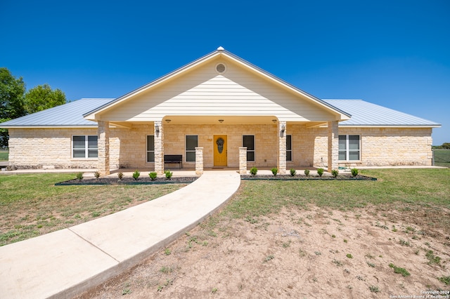 view of front of property with a front yard