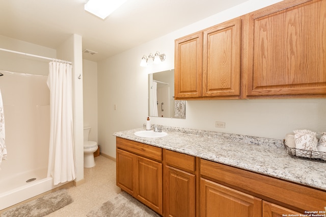 bathroom featuring curtained shower, toilet, and vanity