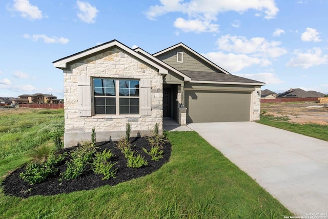 view of front of home featuring a front yard and a garage