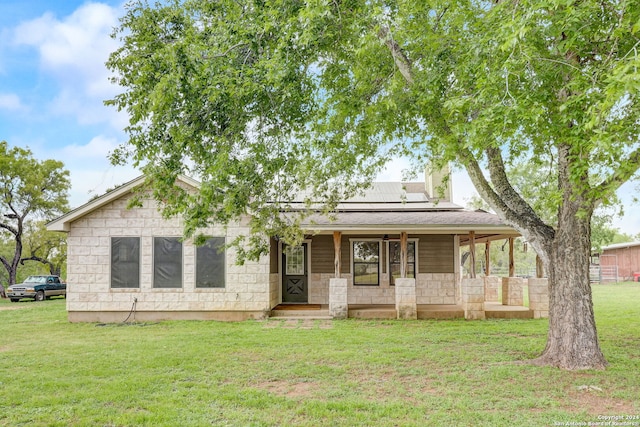 view of front of property with a front lawn and covered porch