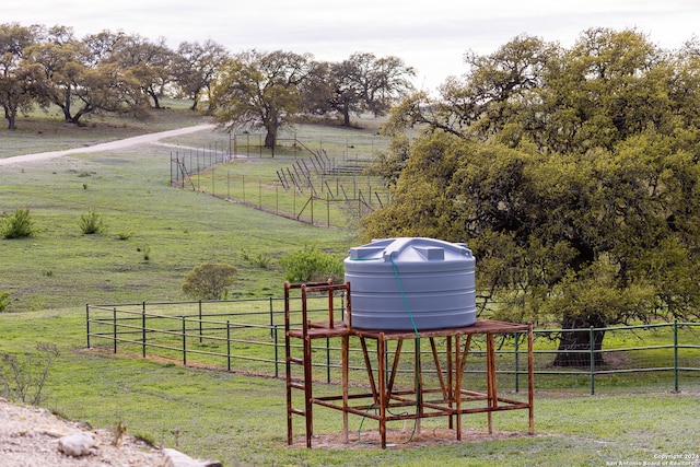 view of yard featuring a rural view