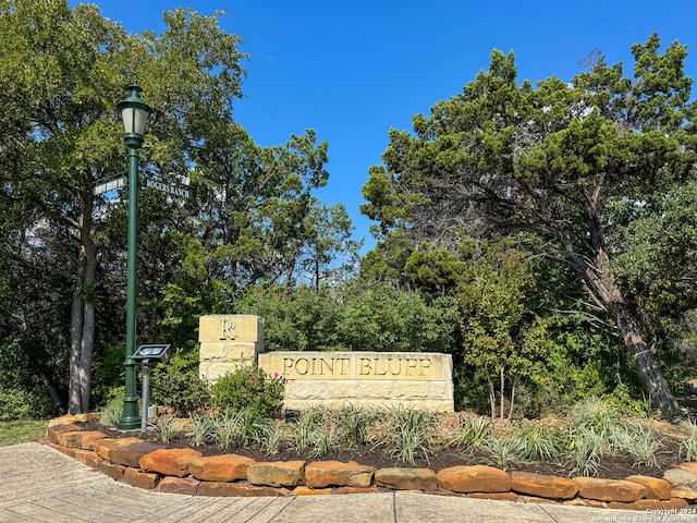 view of community / neighborhood sign