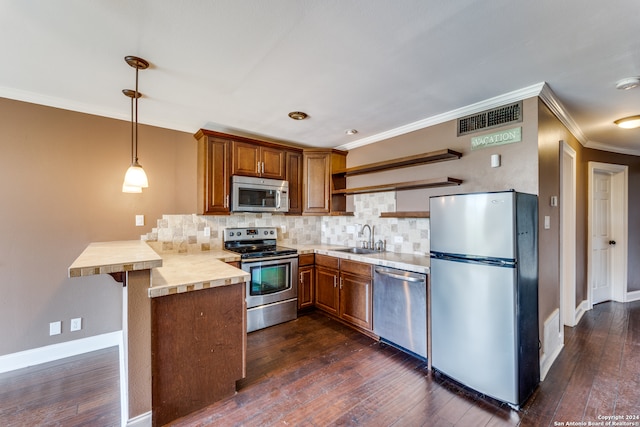 kitchen featuring sink, stainless steel appliances, dark wood-type flooring, and decorative light fixtures