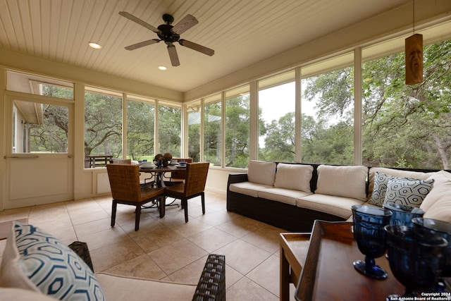 sunroom / solarium with ceiling fan