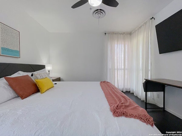 bedroom featuring ceiling fan