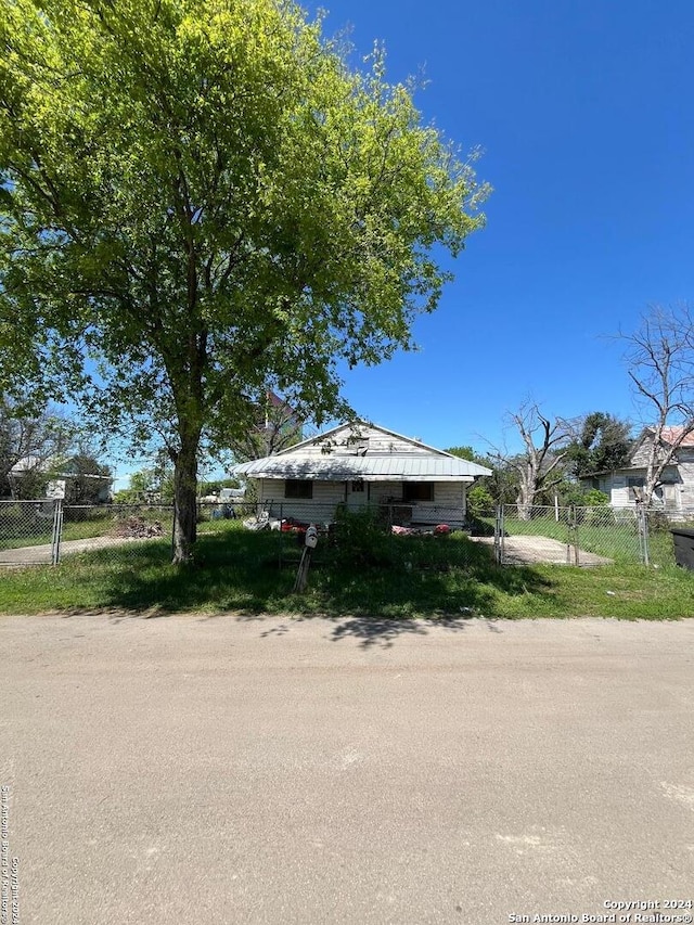view of front of property