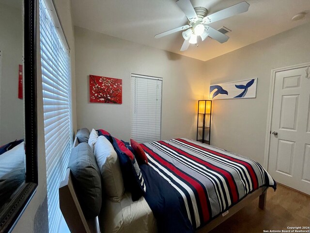 54 Pelican Prt, Oconnor, TX 77982 - carpeted bedroom featuring ceiling fan