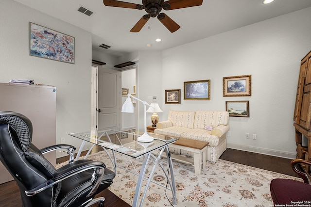 office area with dark wood-type flooring and ceiling fan