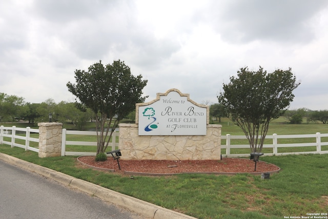 community sign featuring a lawn