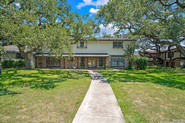 front facade featuring a front lawn