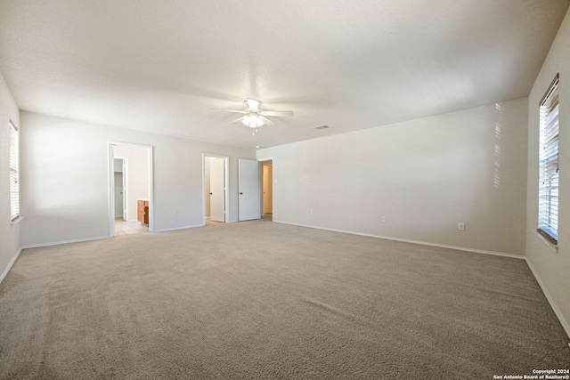 empty room featuring light carpet and ceiling fan