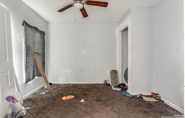 empty room featuring ceiling fan