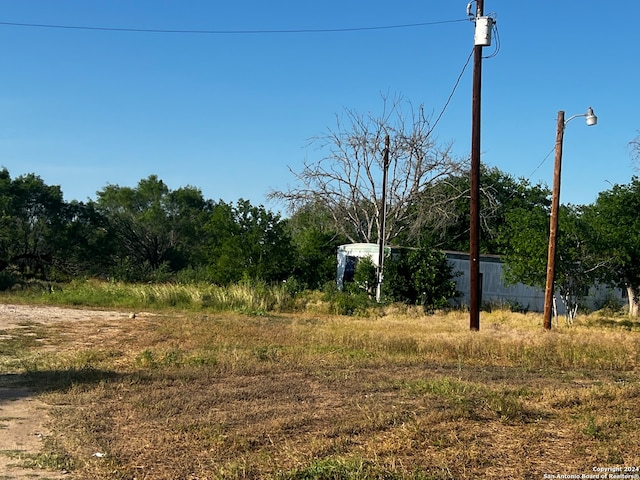 Listing photo 2 for 521 County Road 7713, Devine TX 78016