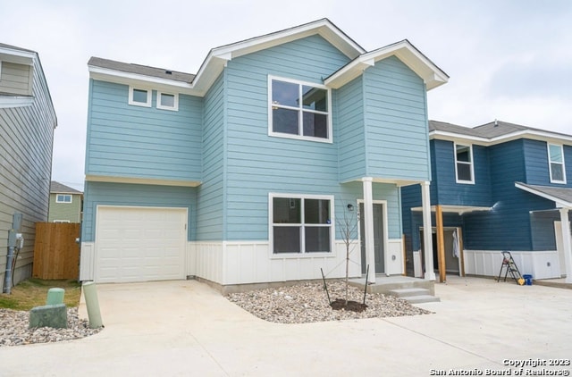 view of front facade with a garage