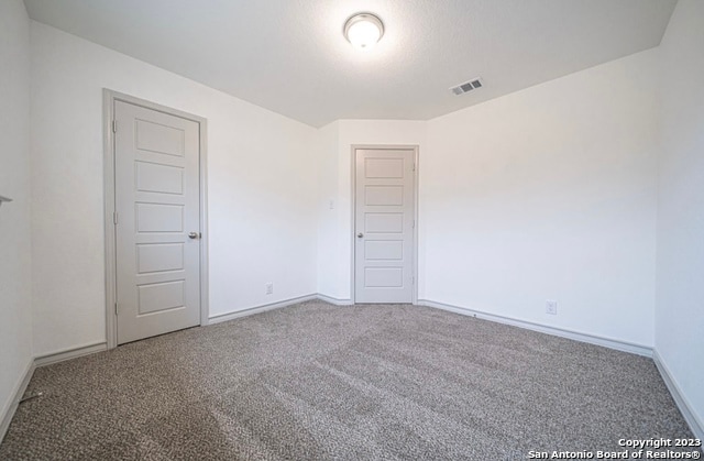 spare room featuring carpet floors