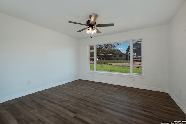 unfurnished room featuring dark wood-type flooring and ceiling fan