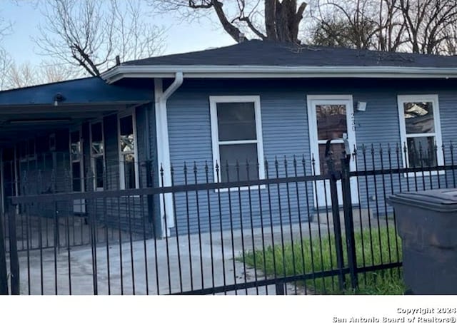 view of front of house featuring covered porch