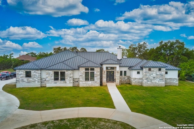 view of front of house featuring a front lawn