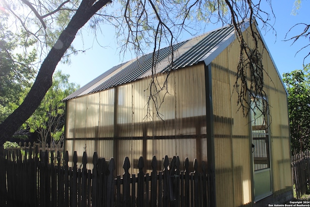 view of side of home featuring an outdoor structure