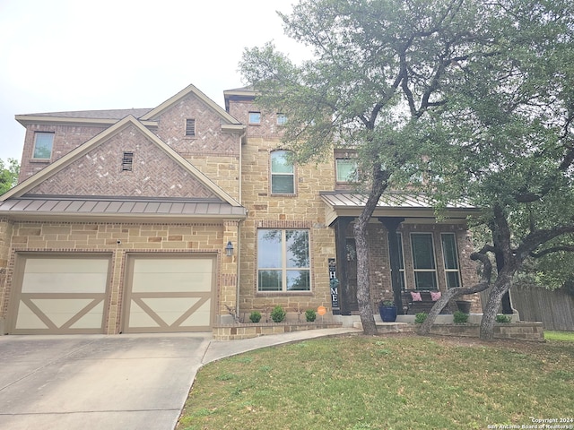 view of front facade featuring a front yard