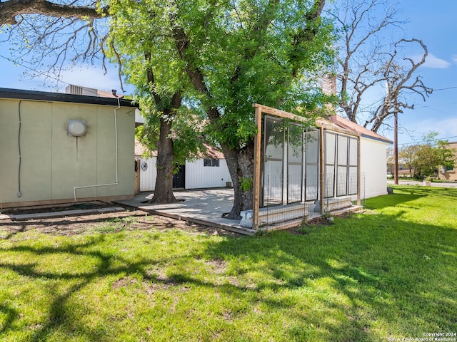 view of yard with a patio