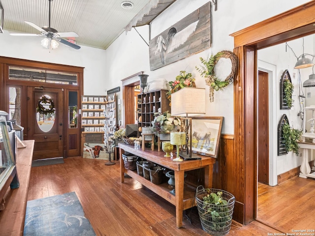 entrance foyer featuring ceiling fan and hardwood / wood-style floors