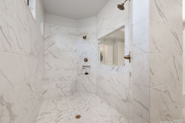 bathroom featuring a tile shower